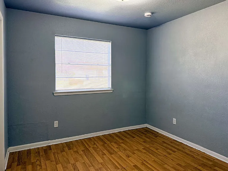 604 Mesquite Ave — Photo 14
