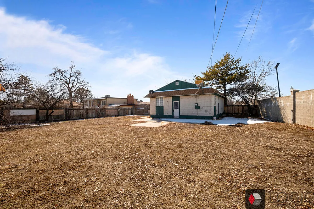 Building Photo - 7817 S Taft St