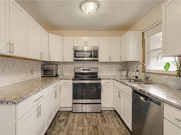 435 NE 41st Ter, Kansas City, MO 64116