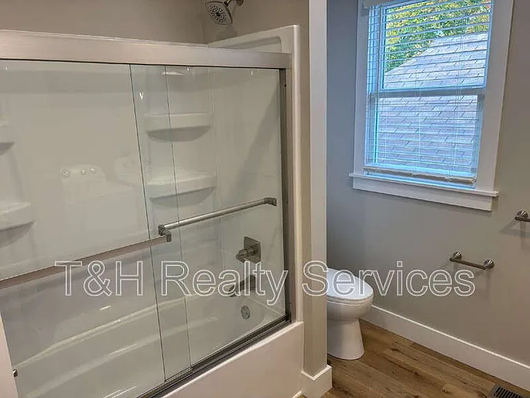 529 N Highland Ave — Photo 21