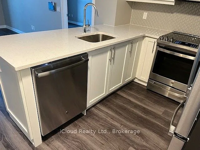 95 Dundas St W #325 — Photo 31