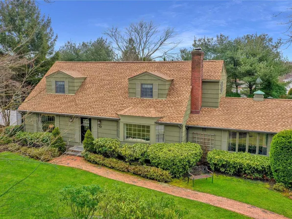 211 Plymouth Court, Brightwaters, NY 11718