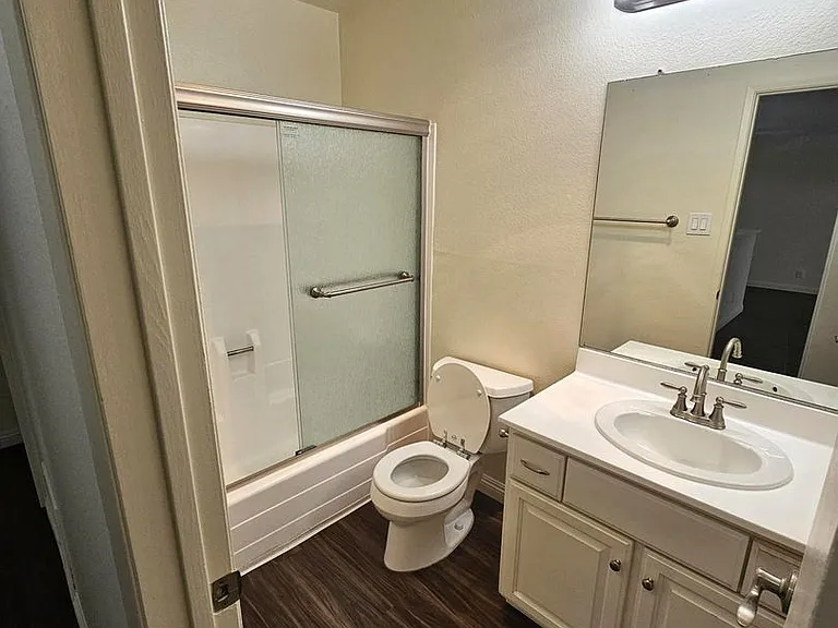 Villa Versailles Apartments — Photo 14