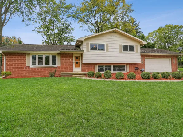 5 Bel Air Ct, Champaign, IL 61820