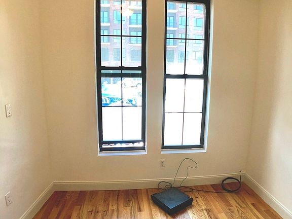 5th image of 342 McGuinness Blvd APT 1
