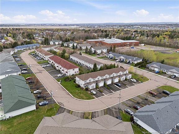 3rd image of 98 Firmin Cres