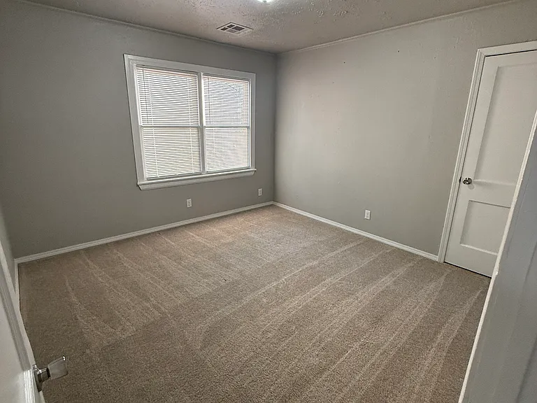 400 W Johnson St — Photo 18