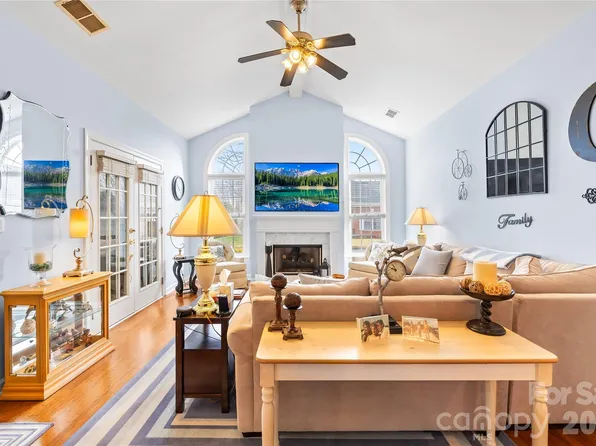 8579 Highland Glen Dr, Charlotte, NC 28269