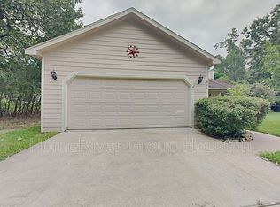 906 Crystal River Rd, Montgomery, TX 77316