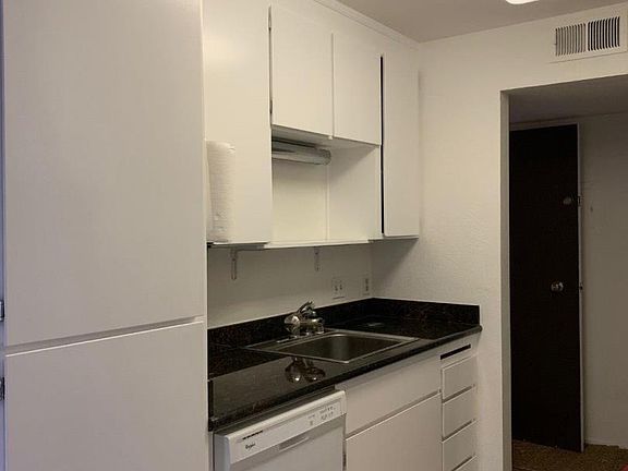 3rd image of 307 Tradewinds Dr APT 7