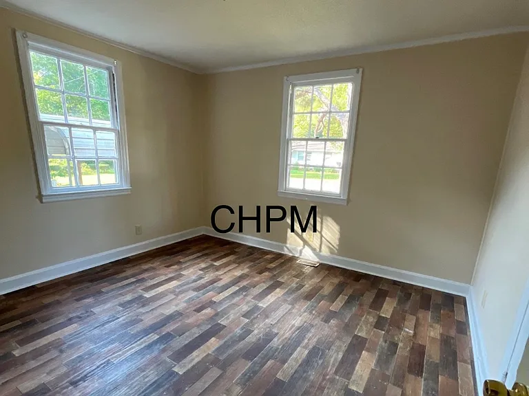 414 W Baptist St — Photo 5
