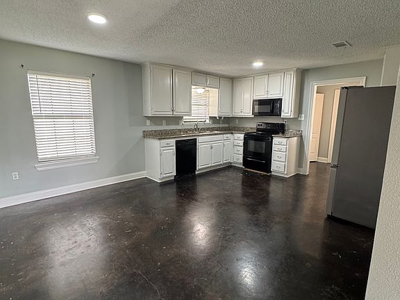 3rd image of 43460 Brittany St