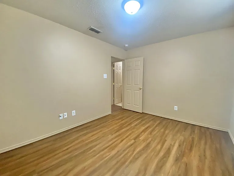 3318 Itasca St — Photo 6