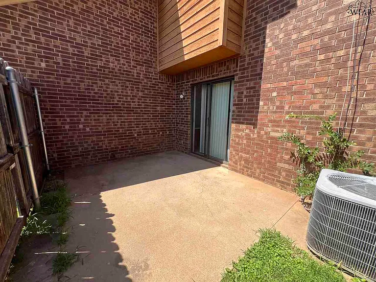 4501 Mistletoe Dr — Photo 14
