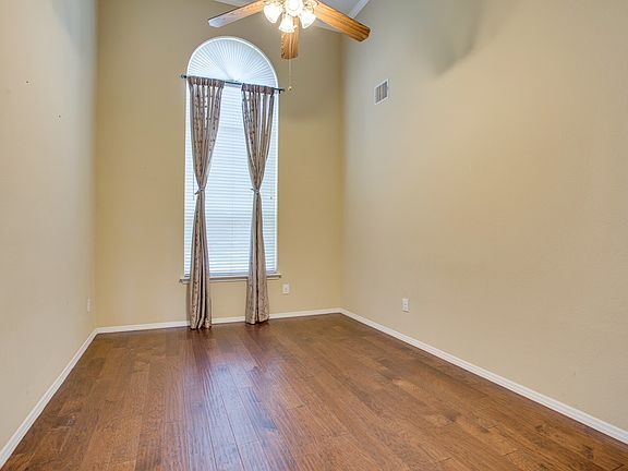 5th image of 1029 Sugarberry Ln