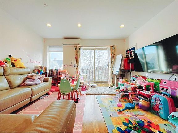 5th image of 102 Bay 31 St #3B