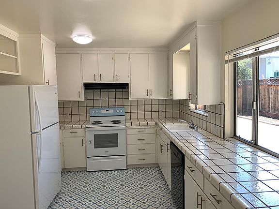2nd image of 131 Carlton Ave