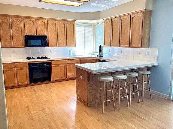 4 bed, 2.5 bath, 3169 sqft, $2,700 — Photo 3