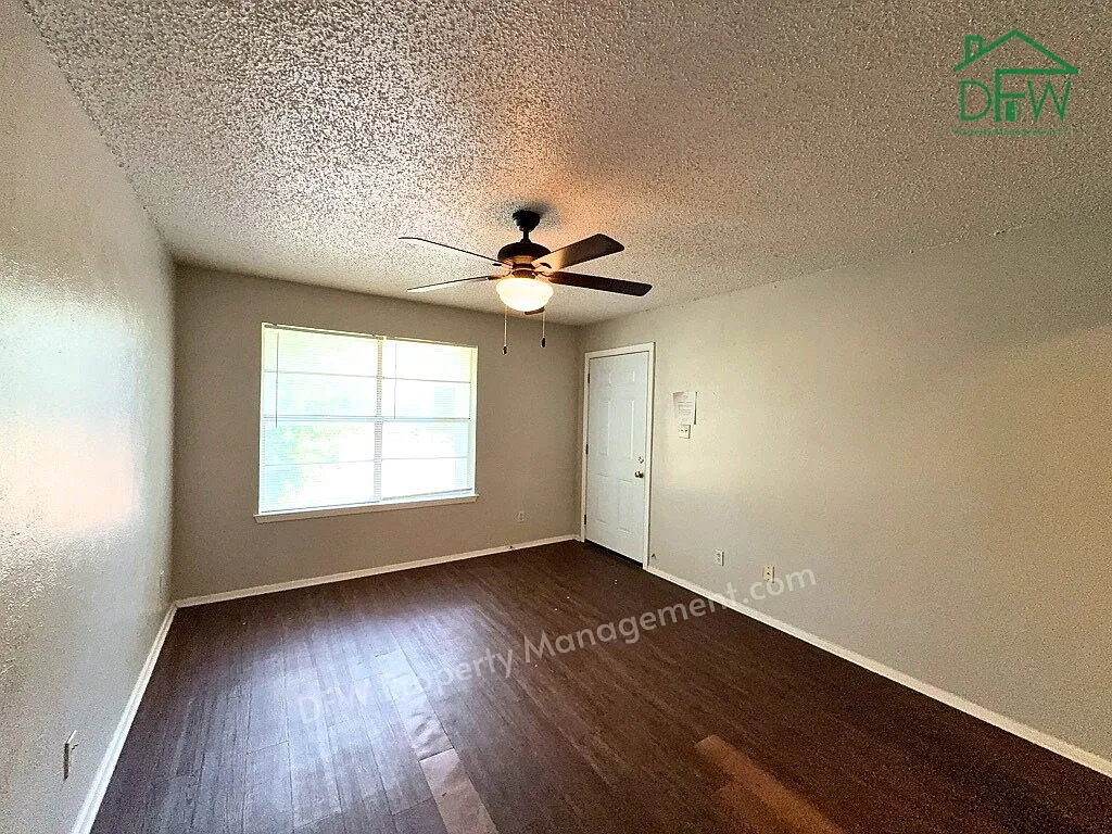 2 bed, 1.0 bath, 885 sqft, $1,170 — Photo 3