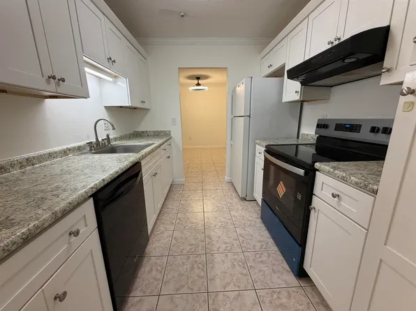 14 Strawberry Bank Rd APT 16, Nashua, NH 03062