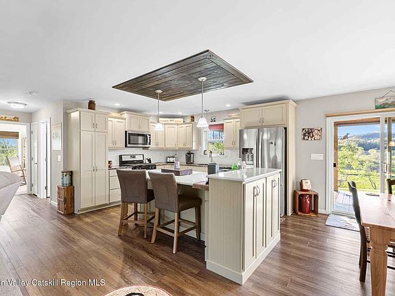 5th image of 333 Farm Road