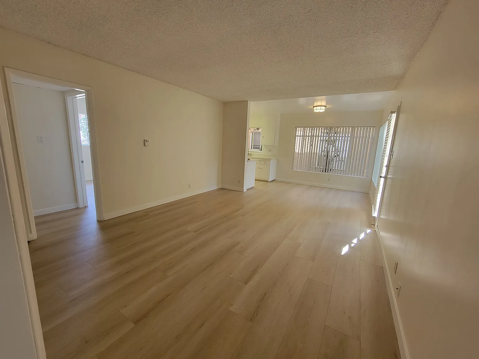 3 bed, 1.5 bath, 1075 sqft, $2,785 — Photo 4