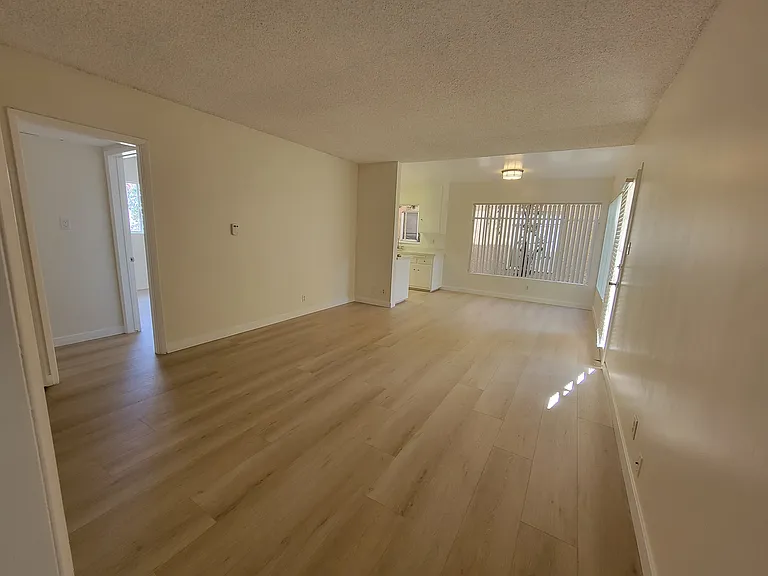 13531 Wyandotte St #9 — Photo 4