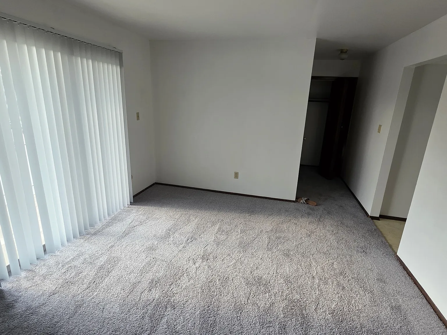2 bed, 1025 sqft, $1,595 — Photo 2