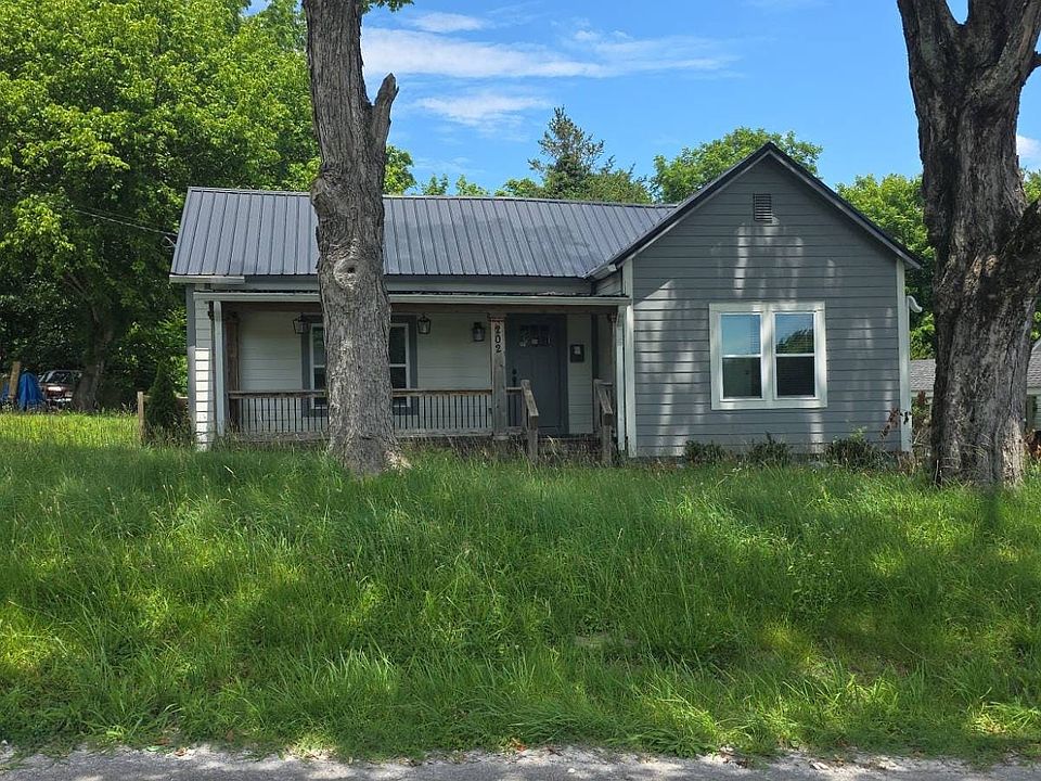 1st image of 202 Cherry St