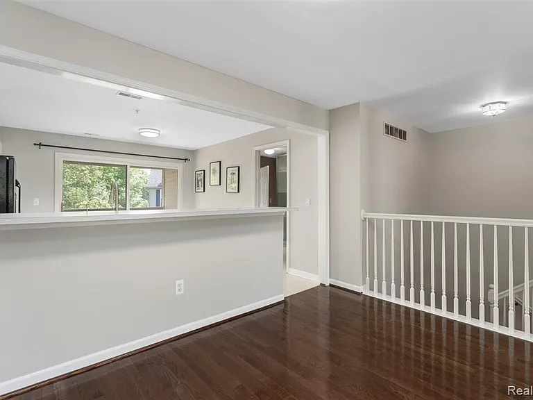 28126 Carlton Way Dr — Photo 5