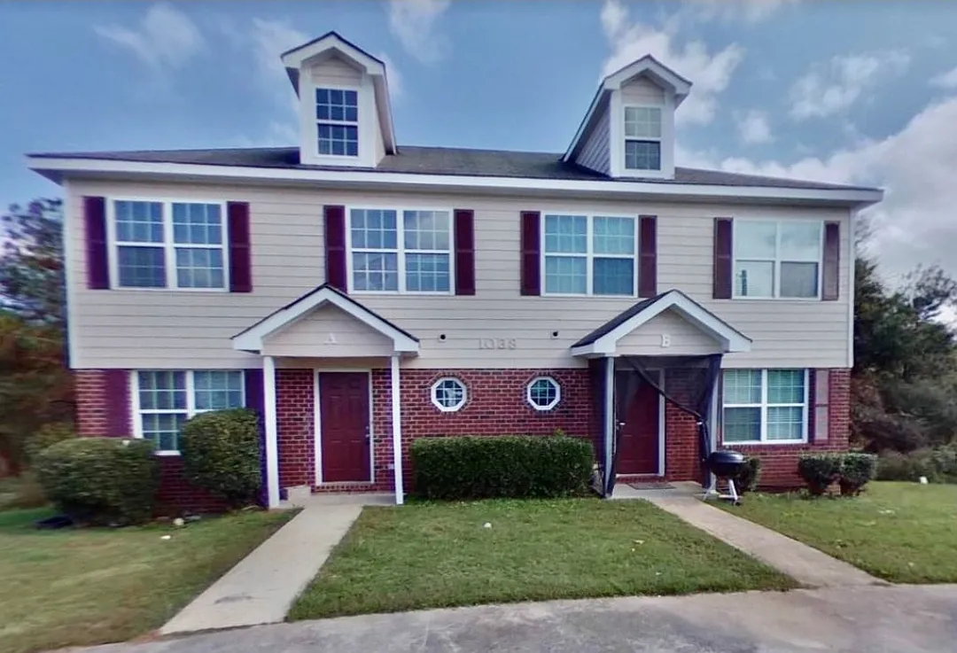 4 bed, 1380 sqft, $1,600 — Photo 1