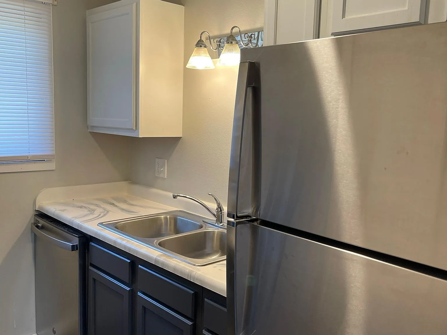 3 bed, $1,880 — Photo 3