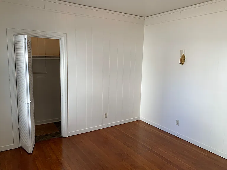 560 Jefferson St — Photo 14