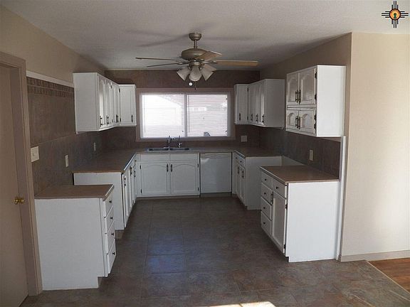 2nd image of 1400 S Globe Ave