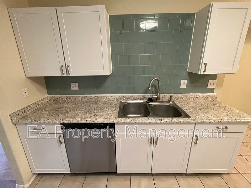 4 bed, 3.0 bath, 1840 sqft, $1,995 — Photo 4