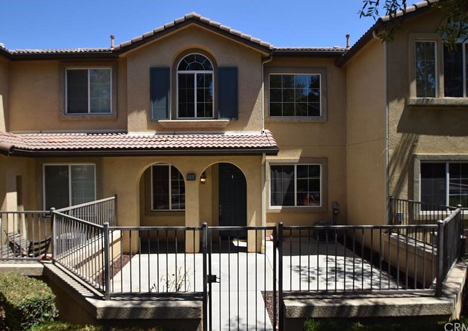 1st image of 1935 E Harvard Privado APT B