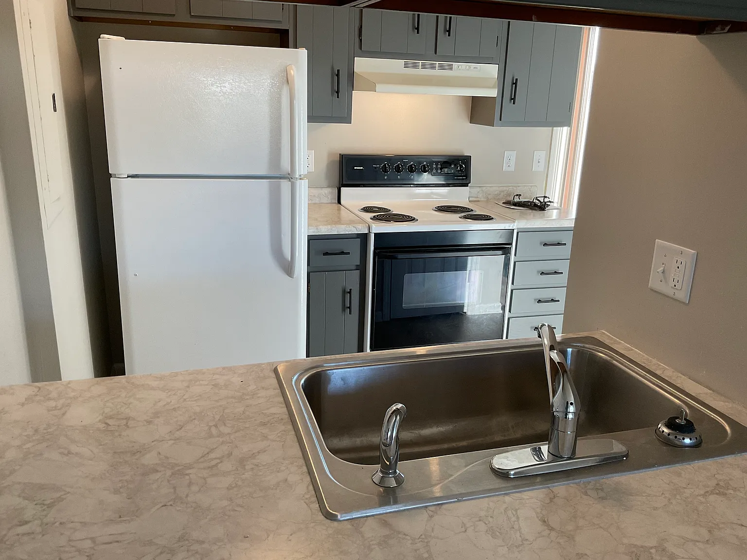 1 bed, 775 sqft, $1,050 — Photo 3