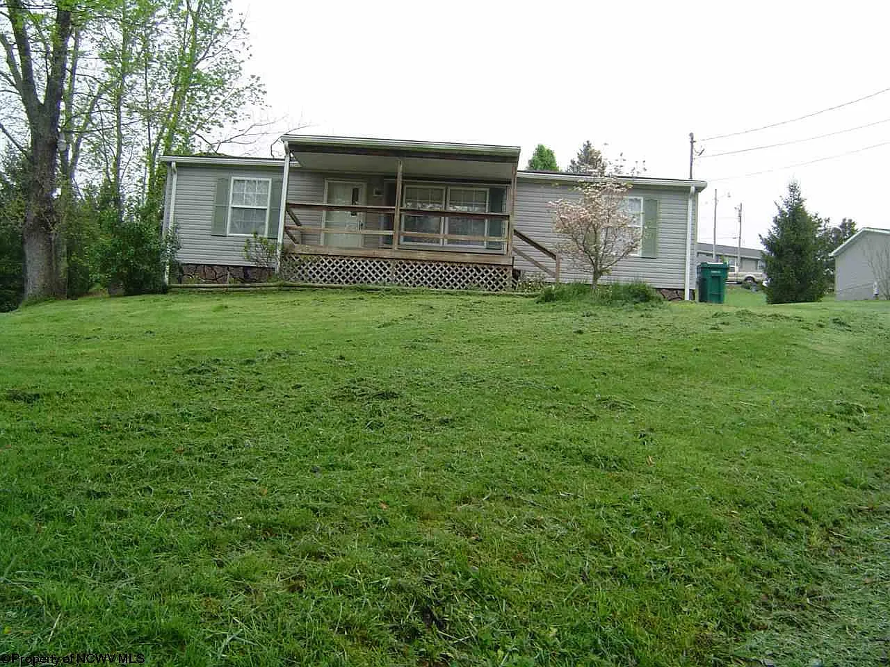 99 Smithfield Ave photo 1