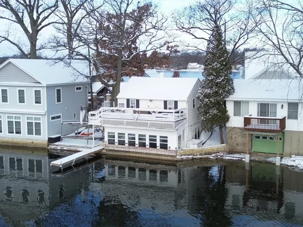 10861 Long Point Dr, Plainwell, MI 49080