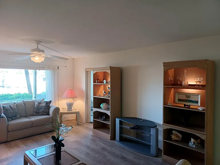 4725 Cove Cir #108 — Photo 2