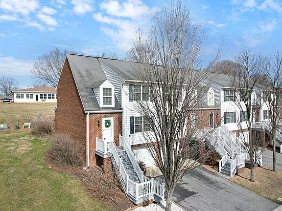 2nd image of 127 Smartview Ln