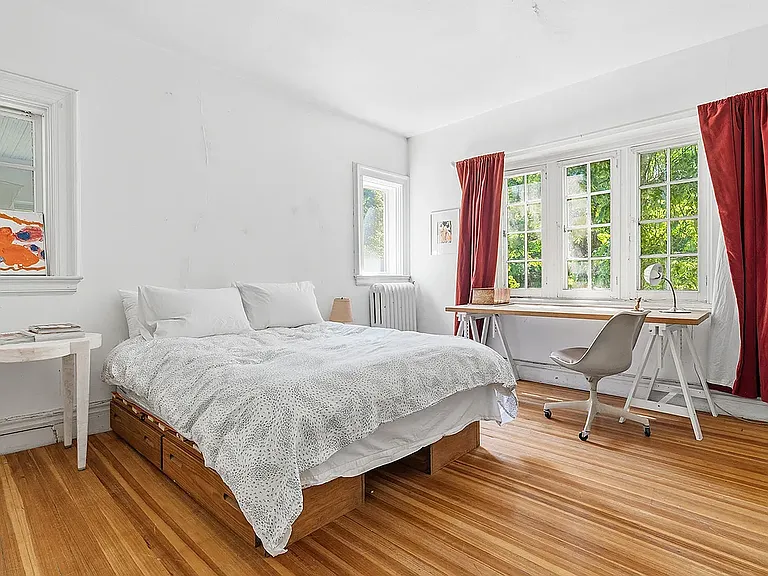 111 Lexow Ave — Photo 36