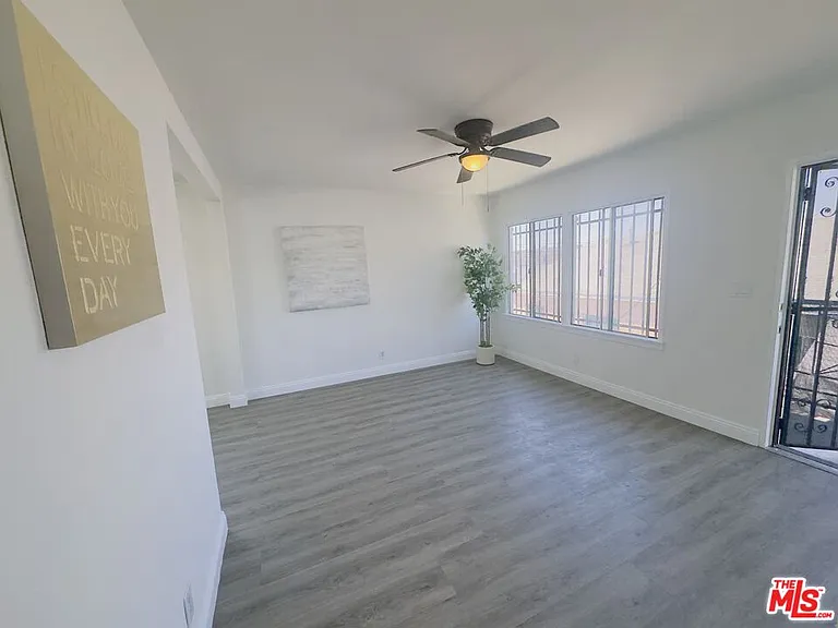 810 W 62nd St #4 — Photo 13