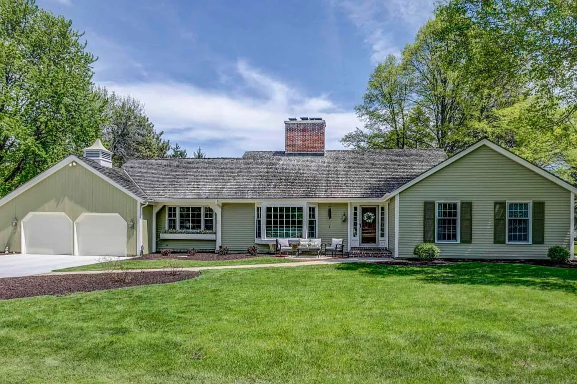 2745 Village Green Grn E photo 1