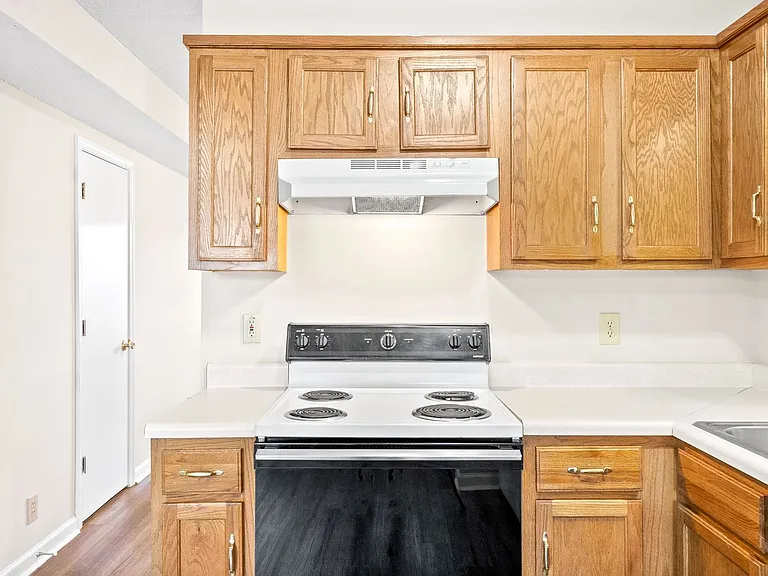 Raleigh Ct - 2303 — Photo 9
