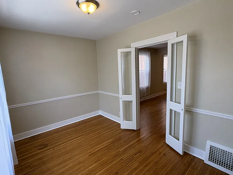 1008 Beaconsfield Ave #1N — Photo 8