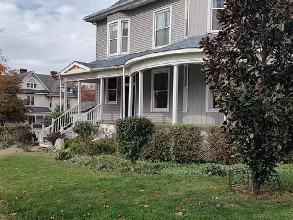 1st image of 206 W Washington St