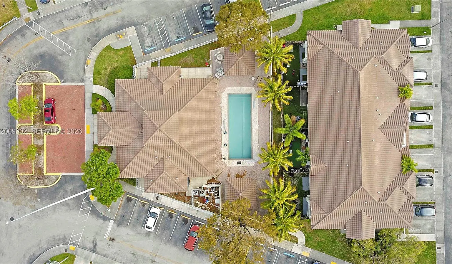 3 bed, 3.0 bath, 2206 sqft, $3,600 — Photo 3