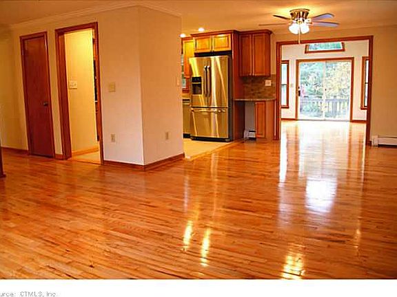 Den/Family/Great Room. Enjo...