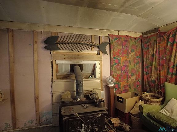 4th image of 1206 N Gold St